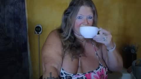 Snapshot of vampwoman chatting on June 28, 6:19 am vampwoman online show from June 28, 6:19 am