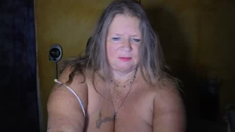 Snapshot of vampwoman chatting on July 7, 5:10 am vampwoman online show from July 7, 5:10 am