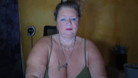 Snapshot of vampwoman chatting on July 21, 5:54 am vampwoman online show from July 21, 5:54 am
