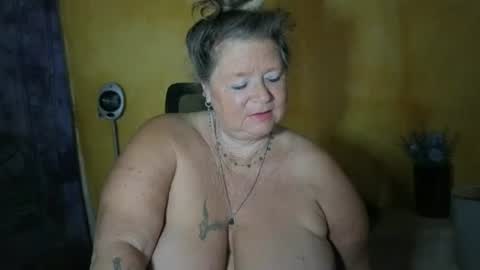 Snapshot of vampwoman chatting on July 24, 6:00 am vampwoman online show from July 24, 6:00 am