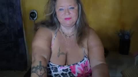 Snapshot of vampwoman chatting on July 28, 6:42 am vampwoman online show from July 28, 6:42 am