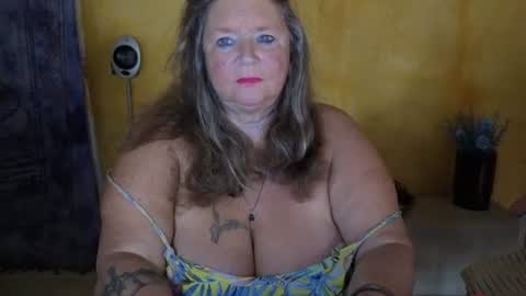 Snapshot of vampwoman chatting on July 28, 4:39 pm vampwoman online show from July 28, 4:39 pm