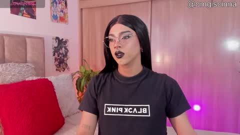 Snapshot of vampy__cinna chatting on December 17, 7:42 pm Cinnamon online show from December 17, 7:42 pm