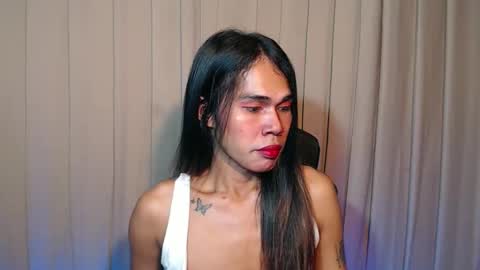 Snapshot of vampy_ebony_laxine chatting on June 3, 12:19 pm vampy_ebony_laxine online show from June 3, 12:19 pm