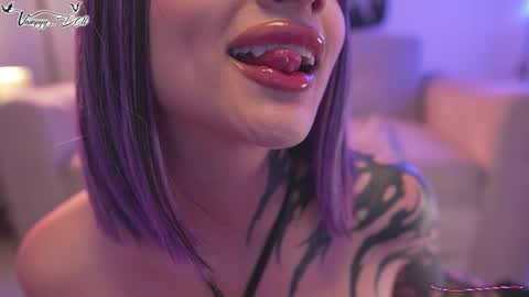 Snapshot of vampyy_doll chatting on October 4, 1:47 am Please help me to reach 300 thumbs up online show from October 4, 1:47 am