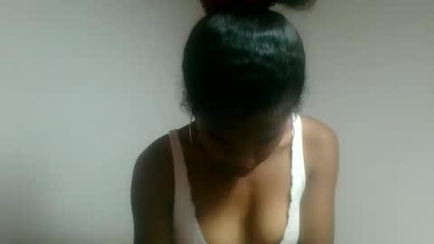 Snapshot of vanafiry chatting on May 22, 6:31 am vanafiry online show from May 22, 6:31 am
