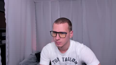 Snapshot of vance_rulez chatting on December 10, 6:54 am Vance online show from December 10, 6:54 am