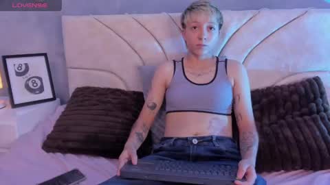 Snapshot of vane_grey chatting on May 26, 8:49 pm vane_grey online show from May 26, 8:49 pm