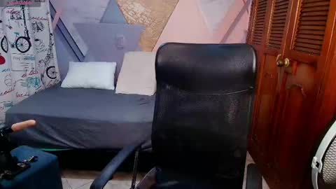 vane_latin18 online show from May 2, 7:19 pm