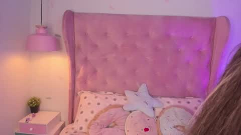 vanelope_evans_ online show from December 17, 1:06 pm