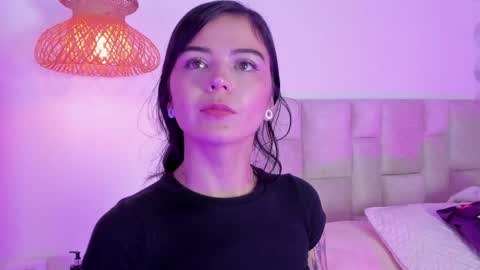 Snapshot of vanessa_cruz_18 chatting on June 1, 10:11 pm Vane online show from June 1, 10:11 pm