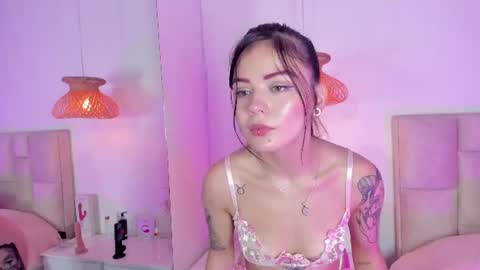 Snapshot of vanessa_cruz_18 chatting on June 11, 9:24 pm Vane online show from June 11, 9:24 pm