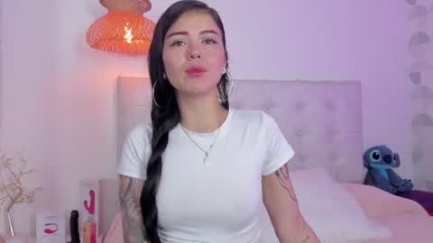 Snapshot of vanessa_cruz_18 chatting on July 8, 11:09 pm Vane online show from July 8, 11:09 pm
