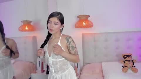 Snapshot of vanessa_cruz_18 chatting on July 9, 10:14 pm Vane online show from July 9, 10:14 pm