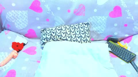 Snapshot of vanessa_florence chatting on May 9, 1:44 am RUSSIAN BARBIE BABE online show from May 9, 1:44 am