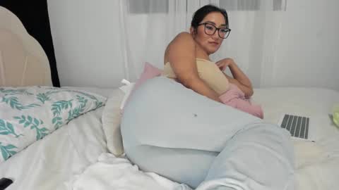 Snapshot of vanessa_fx chatting on October 1, 11:11 pm Vanessa online show from October 1, 11:11 pm