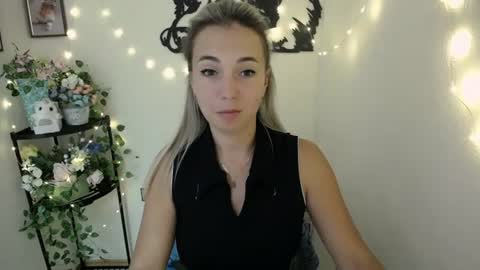 Snapshot of vanessa_joy_ chatting on June 24, 6:56 am Vanessa online show from June 24, 6:56 am