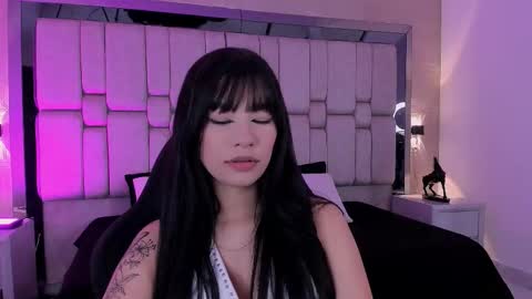 vanessaduval online show from March 4, 8:59 pm