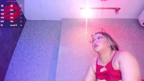 Snapshot of vanessakalo chatting on October 4, 1:47 am Vanessa online show from October 4, 1:47 am