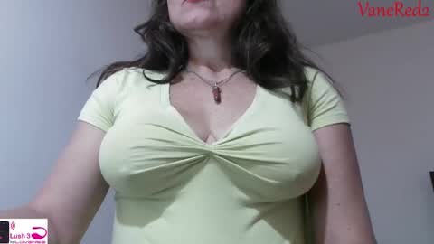 Snapshot of vanessared2 chatting on February 11, 10:59 am Vanesared2 online show from February 11, 10:59 am