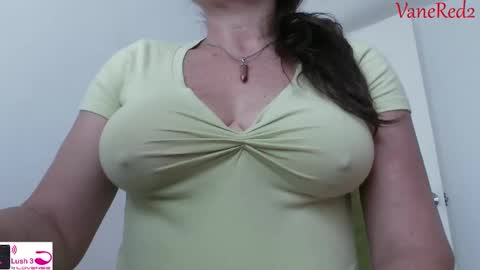 Snapshot of vanessared2 chatting on February 11, 7:59 pm Vanesared2 online show from February 11, 7:59 pm