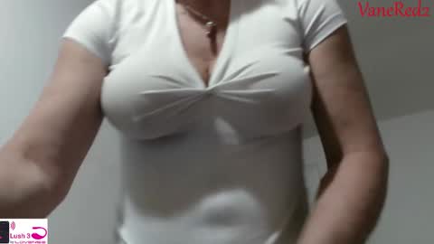 Snapshot of vanessared2 chatting on February 19, 11:36 pm Vanesared2 online show from February 19, 11:36 pm