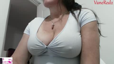 Snapshot of vanessared2 chatting on March 1, 10:21 pm Vanesared2 online show from March 1, 10:21 pm