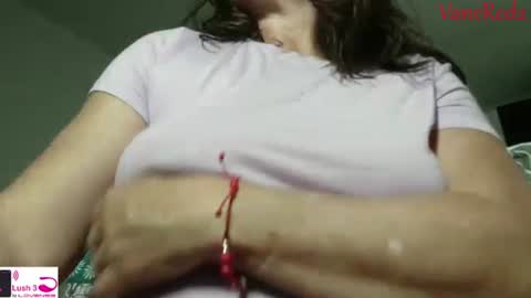 Snapshot of vanessared2 chatting on September 24, 12:36 am Vanesared2 online show from September 24, 12:36 am