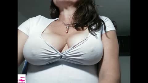 Snapshot of vanessared2 chatting on November 6, 1:50 am Vanesared2 online show from November 6, 1:50 am