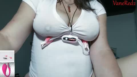 Snapshot of vanessared2 chatting on December 14, 12:49 am Vanesared2 online show from December 14, 12:49 am