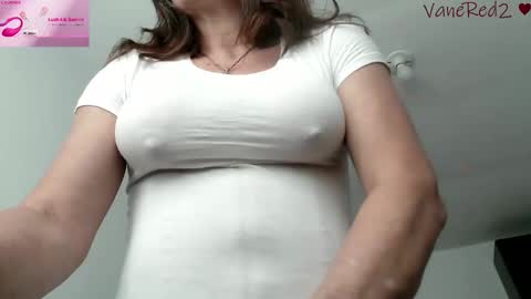 Snapshot of vanessared2 chatting on May 30, 12:57 pm Vanesared2 online show from May 30, 12:57 pm