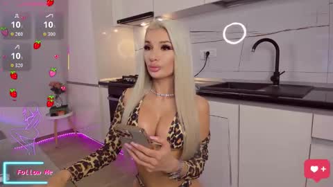 Snapshot of vanessavanne chatting on November 15, 4:25 pm Vanessa online show from November 15, 4:25 pm