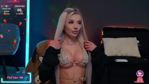 Snapshot of vanessavanne chatting on July 5, 1:18 pm Vanessa online show from July 5, 1:18 pm