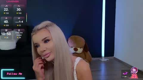 Snapshot of vanessavanne chatting on August 5, 2:09 pm Vanessa online show from August 5, 2:09 pm