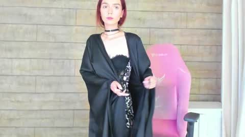 Snapshot of vanessavienne chatting on June 22, 4:37 pm VanessaVienne online show from June 22, 4:37 pm
