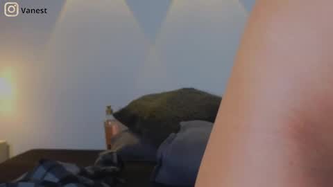 Snapshot of vanestrauss chatting on March 11, 12:22 am New account follow me online show from March 11, 12:22 am