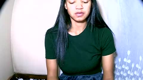 Snapshot of vanih27 chatting on June 13, 9:18 am vanih27 online show from June 13, 9:18 am
