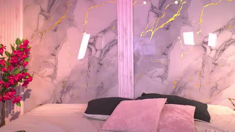 vanilla_hot_ online show from November 23, 7:35 pm