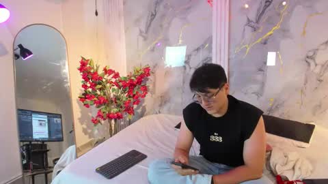 vanilla_hot_ online show from December 3, 7:34 pm