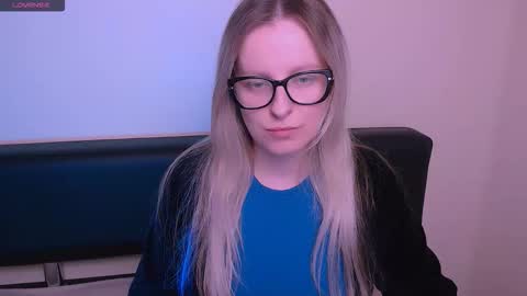 Snapshot of vanillaex_ chatting on November 5, 7:52 am Mia online show from November 5, 7:52 am