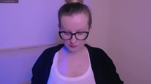 Snapshot of vanillaex_ chatting on November 7, 8:47 am Mia online show from November 7, 8:47 am