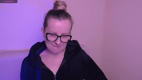 Snapshot of vanillaex_ chatting on November 12, 8:04 am Mia online show from November 12, 8:04 am