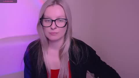 Snapshot of vanillaex_ chatting on November 14, 8:46 am Mia online show from November 14, 8:46 am