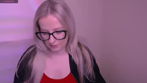 Snapshot of vanillaex_ chatting on November 17, 8:09 am Mia online show from November 17, 8:09 am