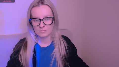 Snapshot of vanillaex_ chatting on November 20, 9:20 am Mia online show from November 20, 9:20 am