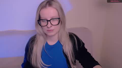 Snapshot of vanillaex_ chatting on November 26, 12:28 pm Mia online show from November 26, 12:28 pm