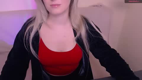 Snapshot of vanillaex_ chatting on November 27, 8:27 am Mia online show from November 27, 8:27 am