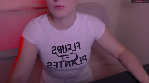 Snapshot of vanillaex_ chatting on December 2, 7:57 am Mia online show from December 2, 7:57 am