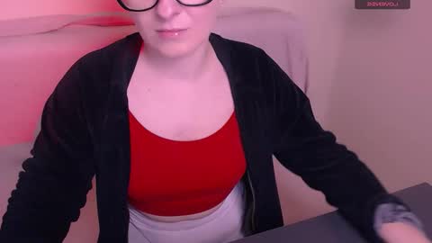 Snapshot of vanillaex_ chatting on December 5, 8:34 am Mia online show from December 5, 8:34 am