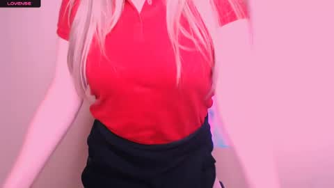 Mia online show from April 29, 5:30 pm